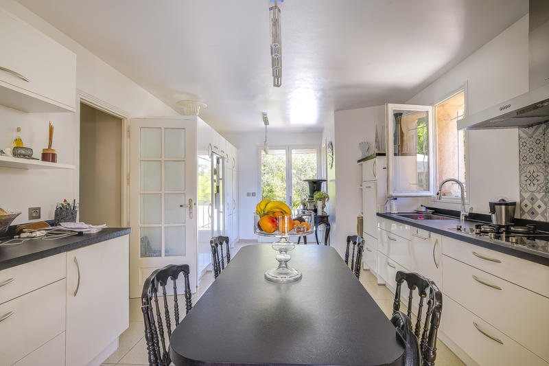 Villa - 214 m² - 6 pièces