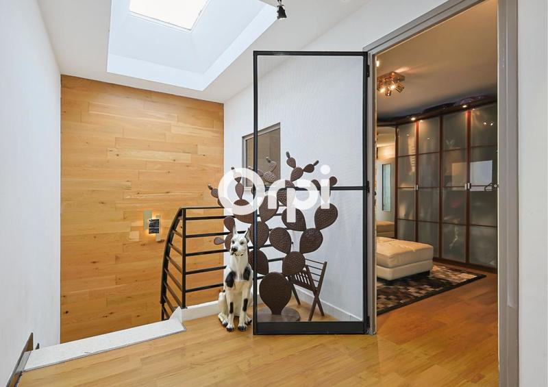 Maison - 300 m² - 8 pièces