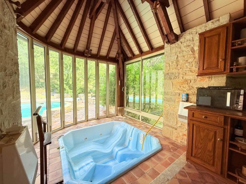 Maison - 405 m² - 16 pièces