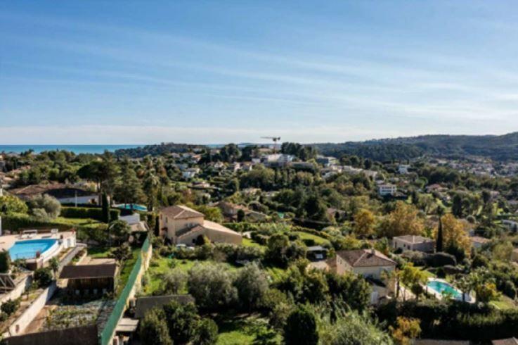 Maison - 330 m² - 8 pièces