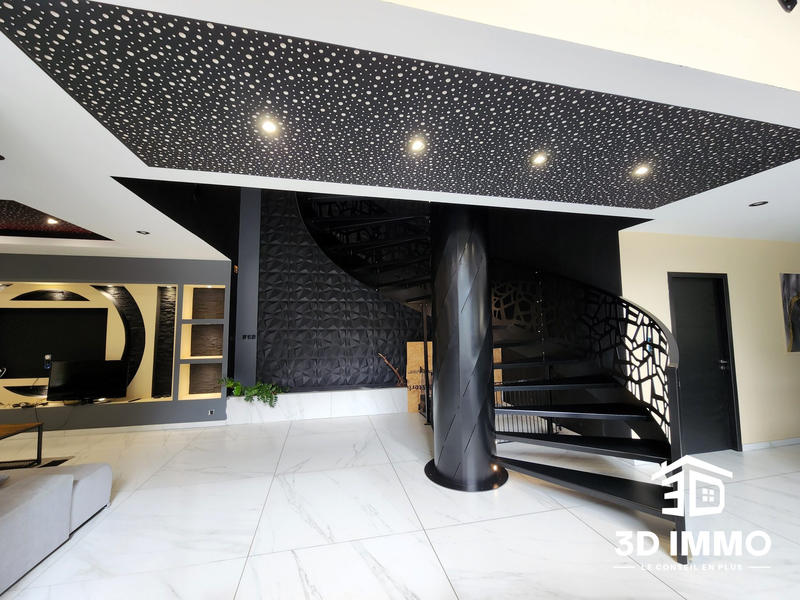 Maison - 325 m² - 8 pièces