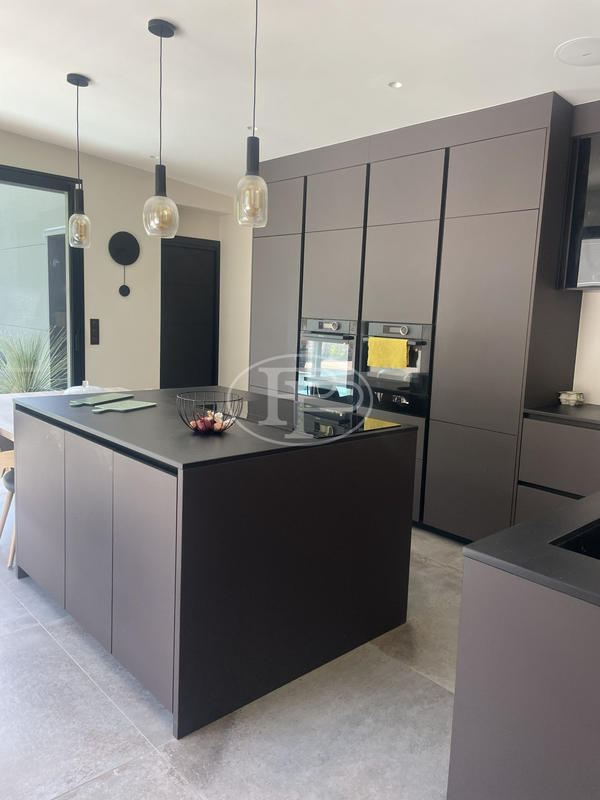 Maison contemporaine - 189 m² - 6 pièces