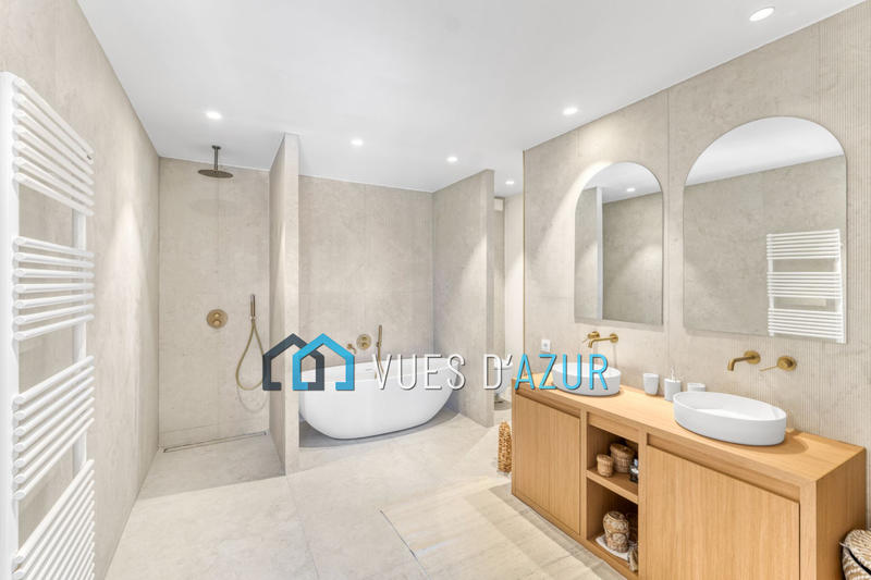 Villa - 248 m² - 5 pièces