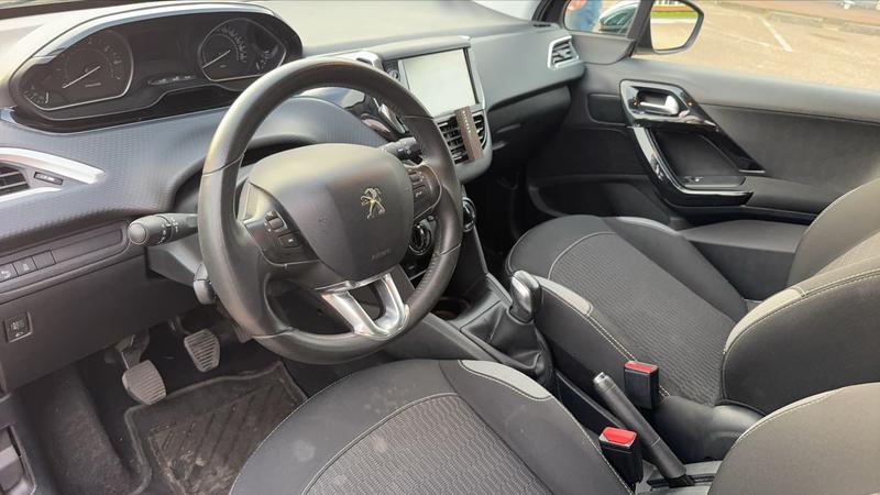 Peugeot 208 1.2 PureTech 82 Style - Entretien constructeur
