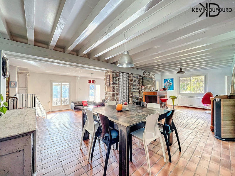 Maison - 200 m² - 7 pièces