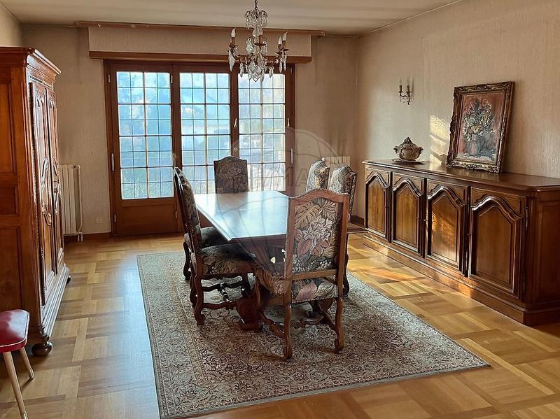 Maison - 213 m² - 8 pièces