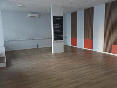 Local commercial - 136 m²
