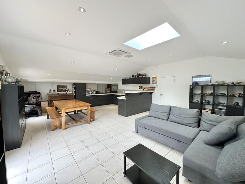 Villa - 365 m² - 10 pièces