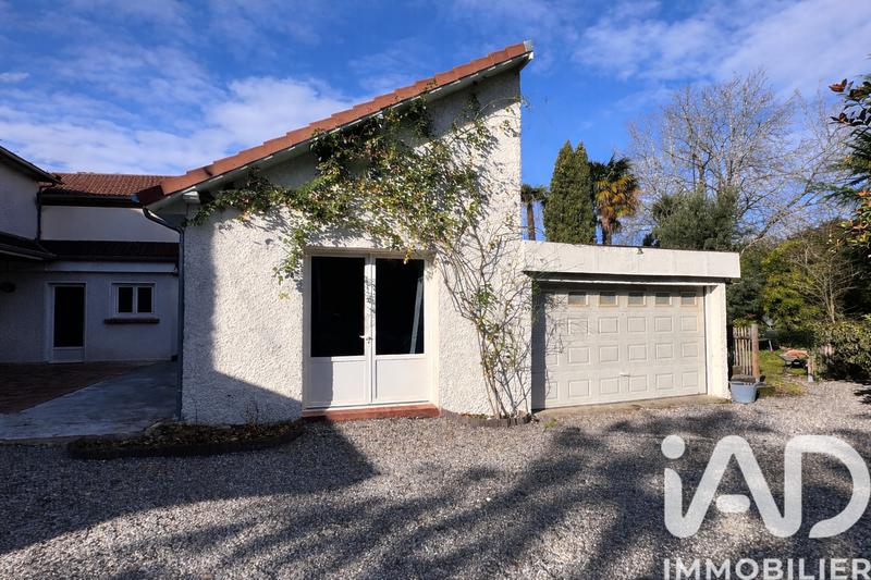 Maison - 241 m² - 7 pièces