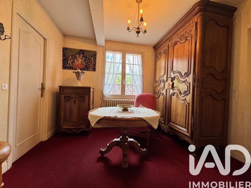 Maison - 250 m² - 8 pièces