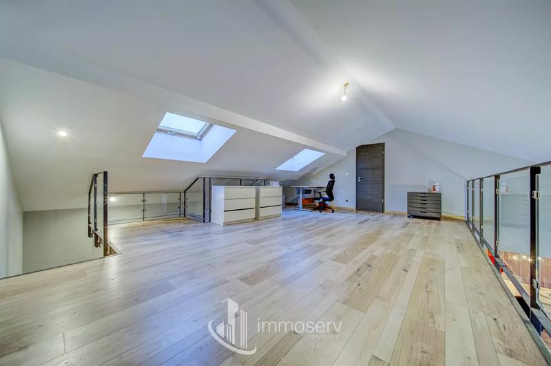 Maison - 240 m² - 7 pièces