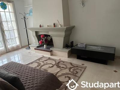 Chambre - 9 m² - 1 pièce