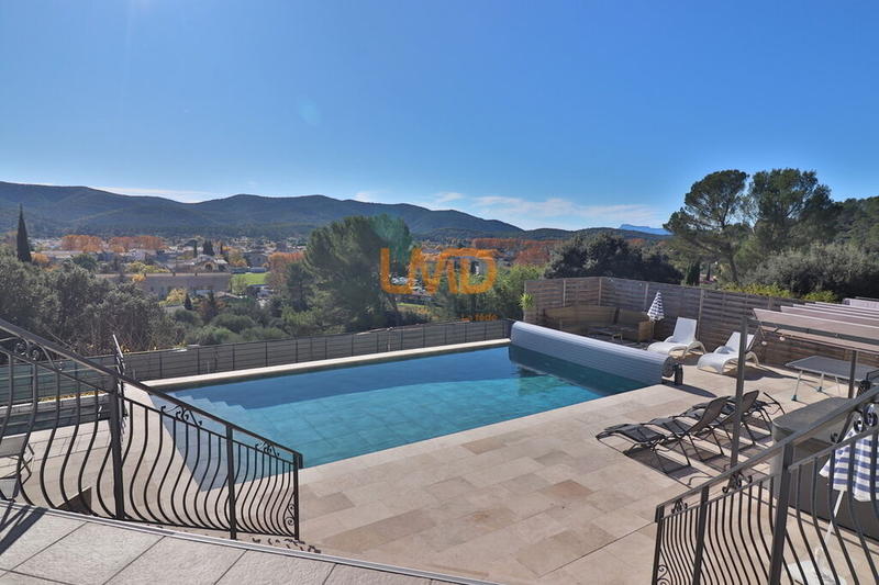 Propriété - 370 m² - 13 pièces