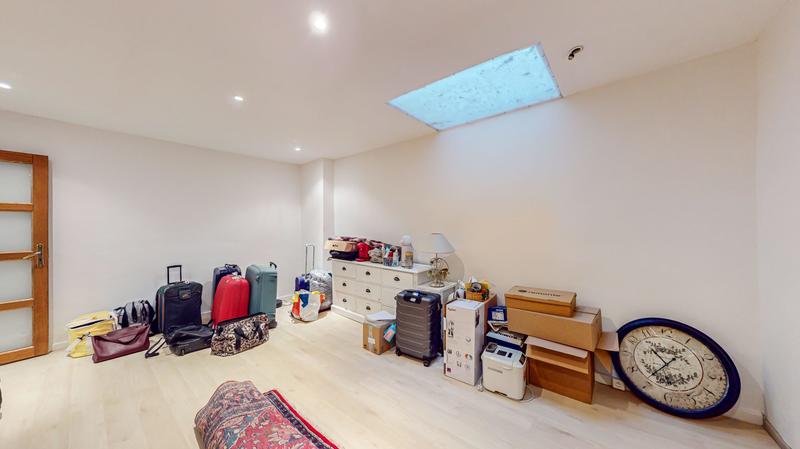 Maison - 206 m² - 9 pièces