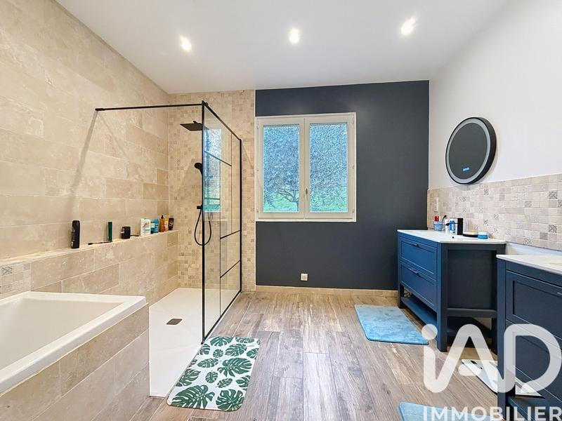 Maison - 202 m² - 7 pièces