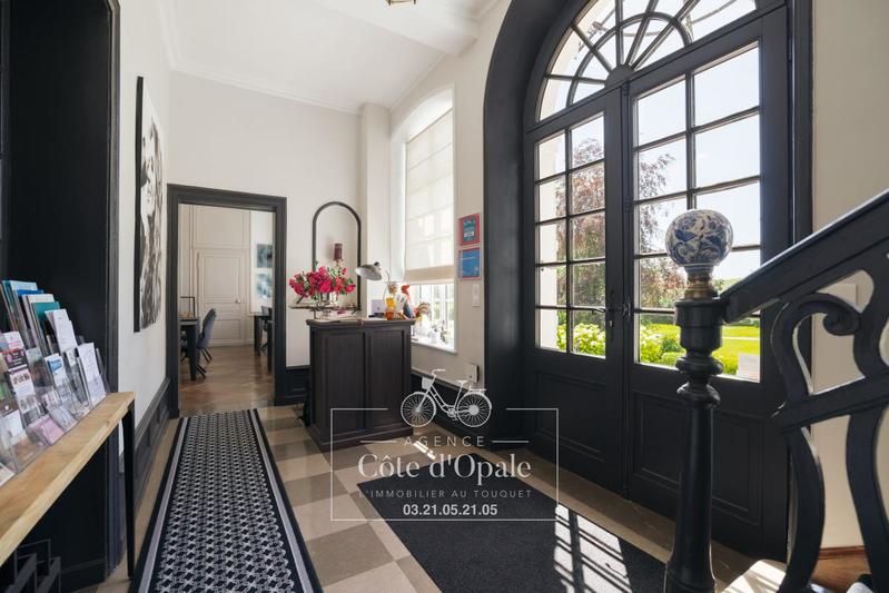 Maison - 350 m² - 8 pièces