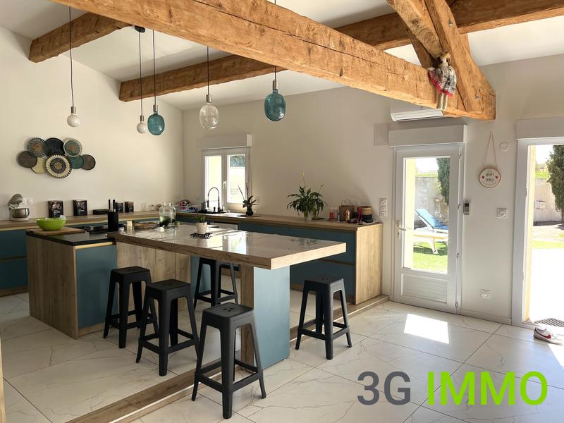 Maison - 244 m² - 9 pièces