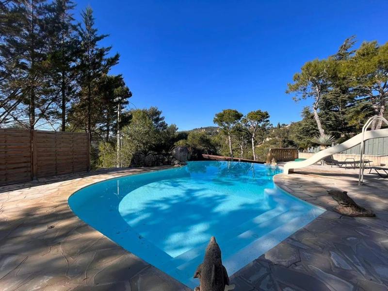 Villa - 241 m² - 7 pièces