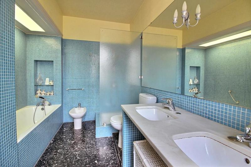 Maison - 230 m² - 7 pièces