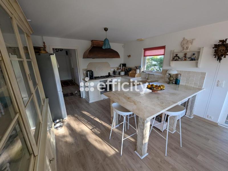 Maison - 232 m² - 8 pièces