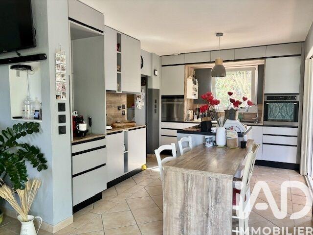 Maison - 200 m² - 8 pièces