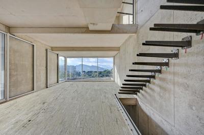 Maison - 250 m² - 5 pièces