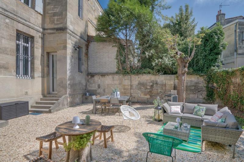 Maison - 251 m² - 12 pièces