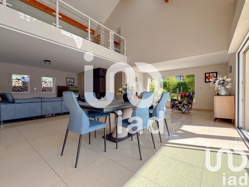 Maison - 242 m² - 6 pièces