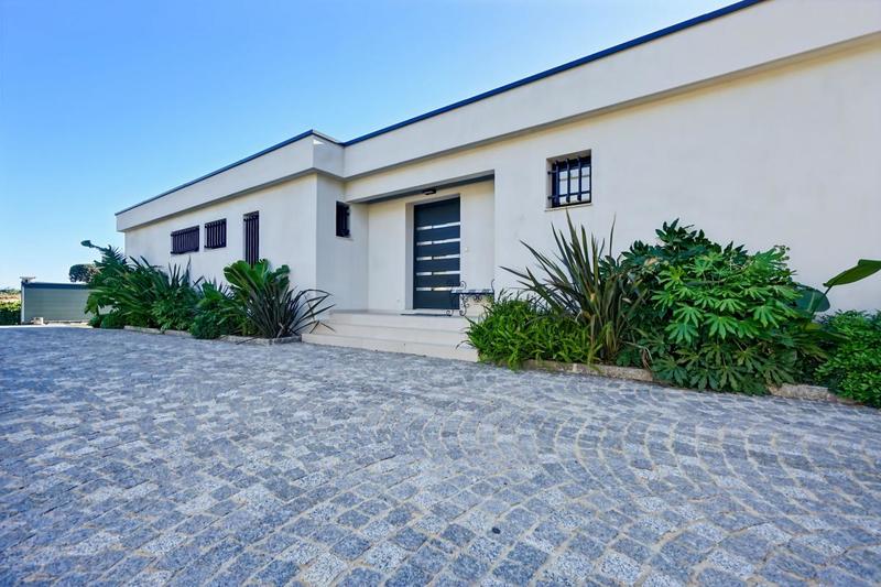 Maison - 260 m² - 6 pièces