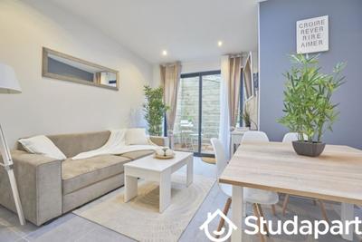 Chambre - 10 m² - 1 pièce