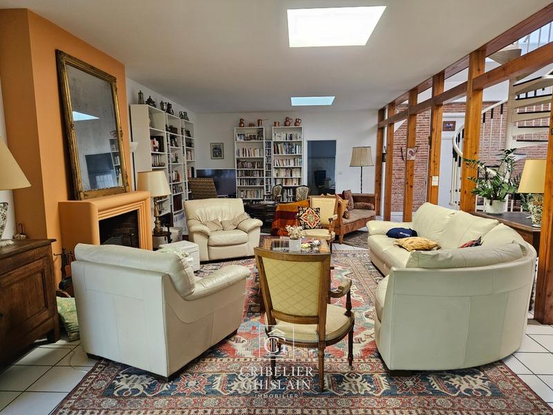 Maison - 248 m² - 9 pièces