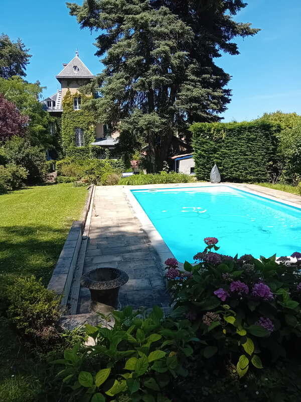 Maison - 184 m² - 10 pièces