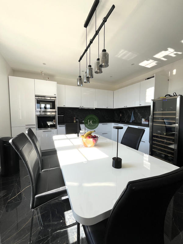 Appartement - 84 m² - 5 pièces