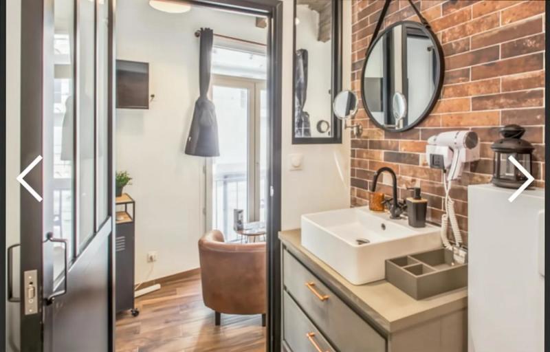 Appartement - 98 m² - 8 pièces