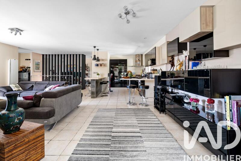 Maison - 211 m² - 6 pièces