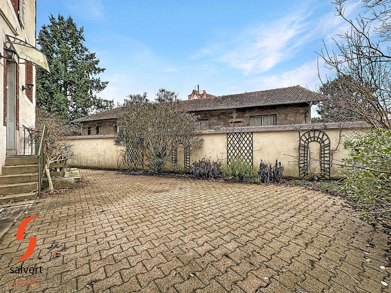 Maison - 255 m² - 9 pièces