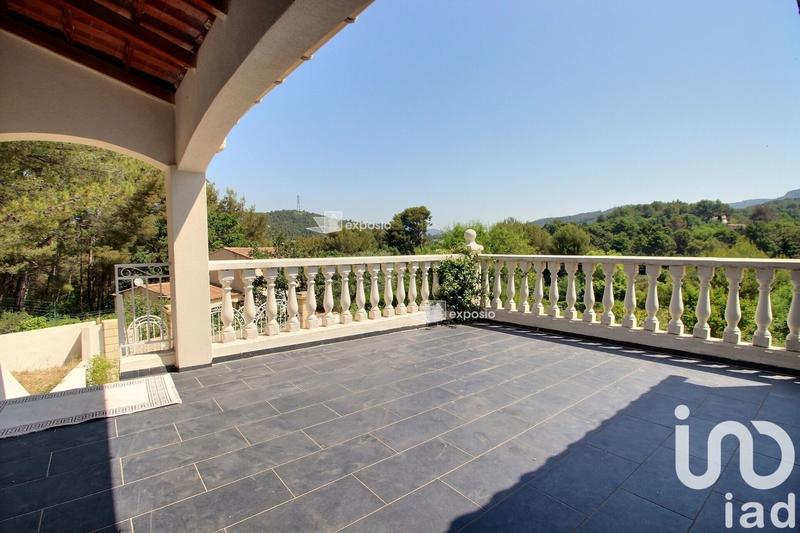 Maison - 205 m² - 9 pièces