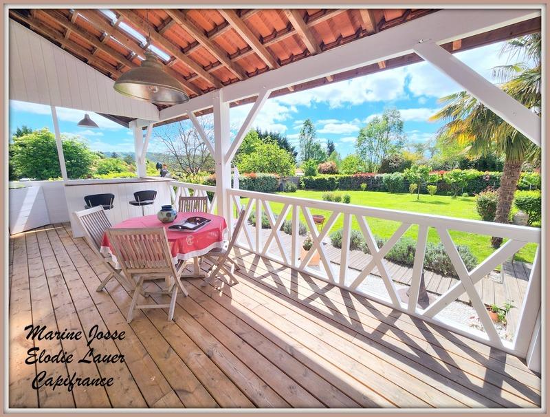 Maison - 230 m² - 7 pièces