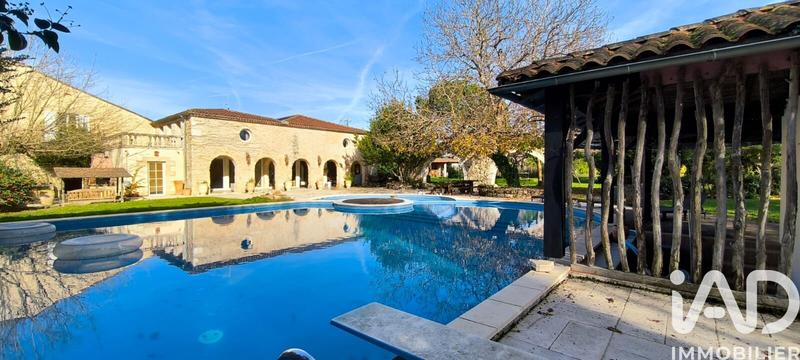 Maison - 1 022 m² - 15 pièces