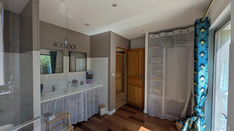 Maison - 166 m² - 6 pièces