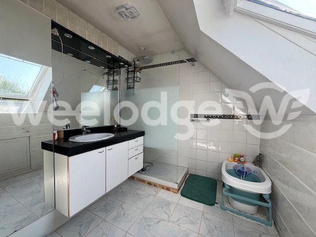 Maison - 107 m² - 6 pièces