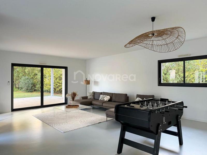 Maison - 265 m² - 8 pièces