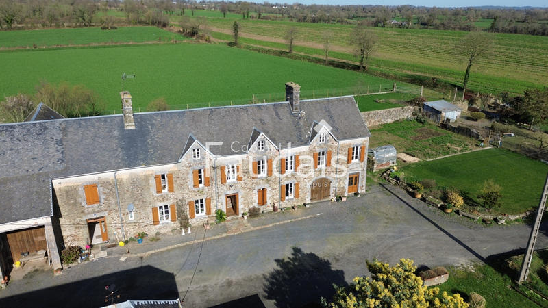 Maison - 230 m² - 11 pièces