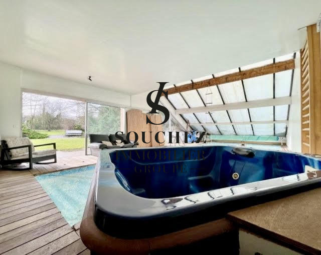 Maison - 339 m² - 10 pièces