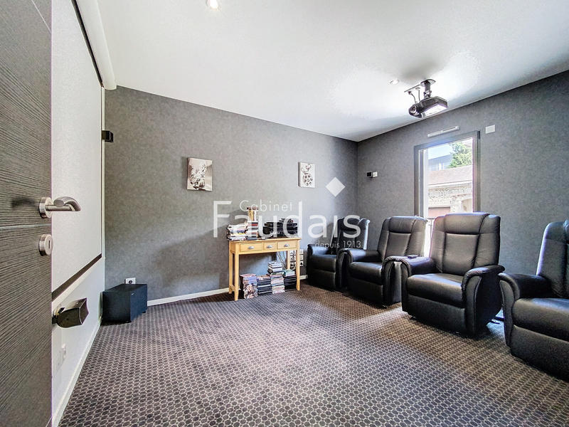 Maison - 224 m² - 8 pièces