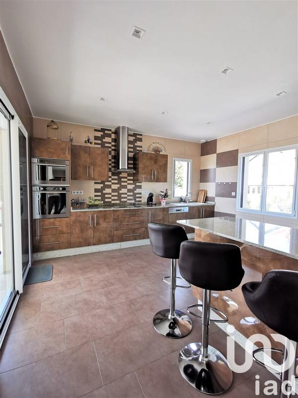 Maison - 210 m² - 7 pièces