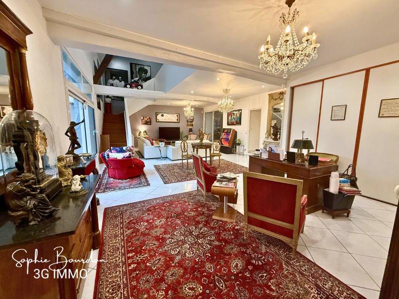 Demeure - 415 m² - 11 pièces