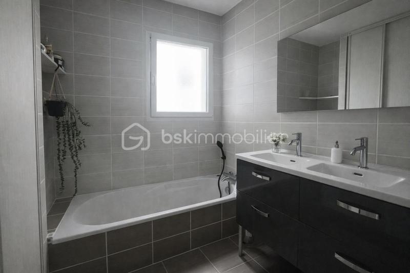 Maison traditionnelle - 97 m² - 5 pièces