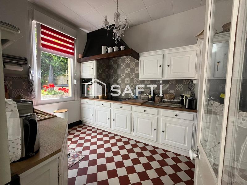 Maison - 211 m² - 8 pièces