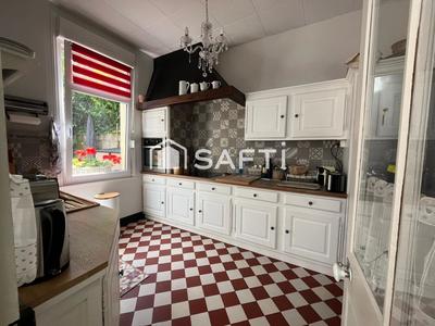 Maison - 211 m² - 8 pièces